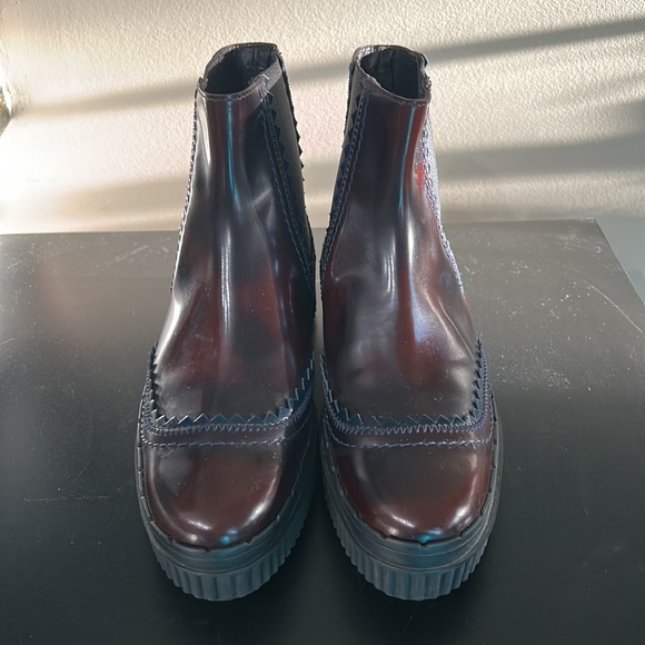 Tod’s Leather Chelsea Booties - Picture 2 of 6